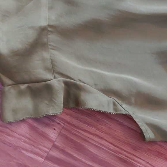 Violet & Claire, Silky Flutter Sleeve Blouse, Sz L, NWT - Picture 8 of 11